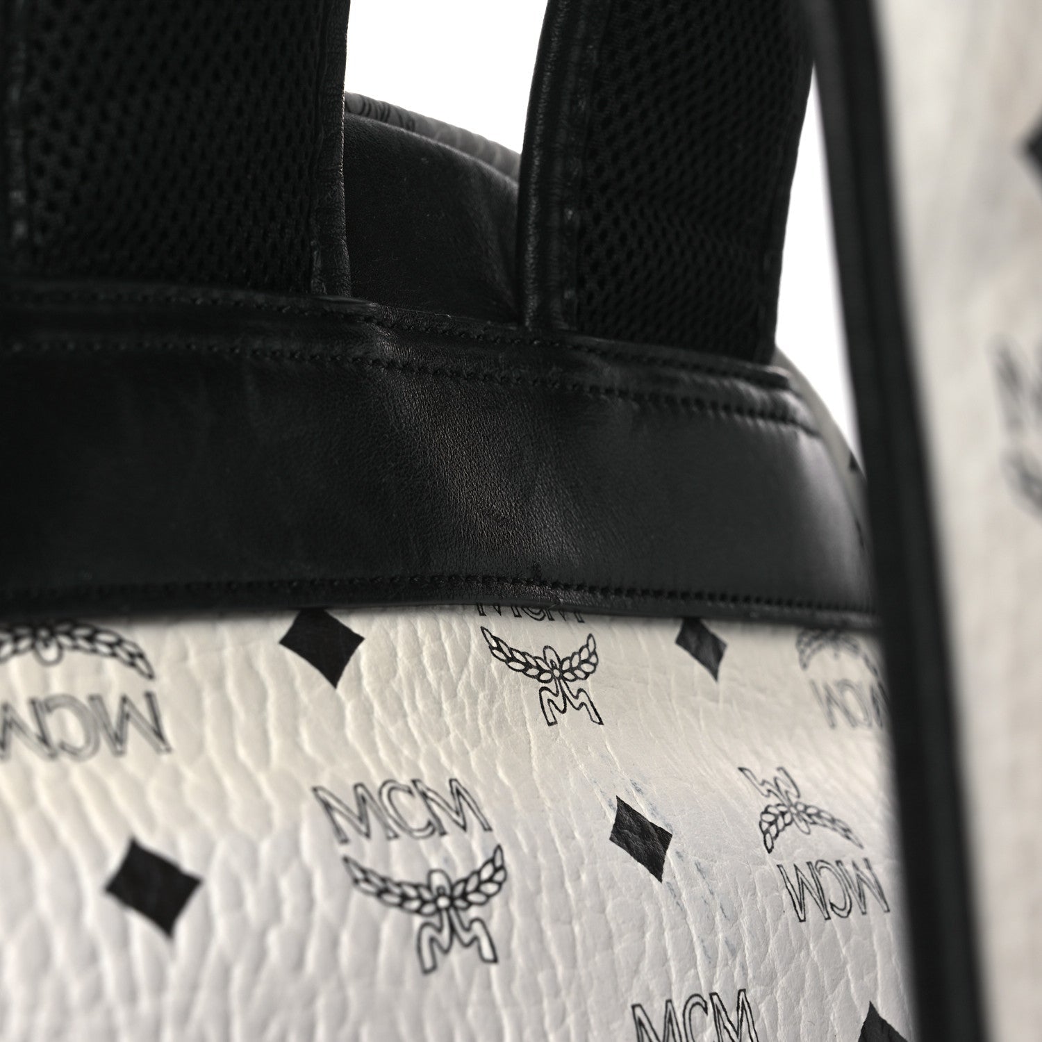 Visetos Studded Medium Stark M Backpack White