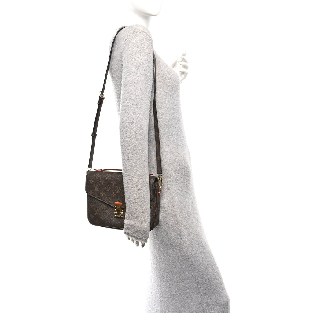 Monogram Pochette Metis