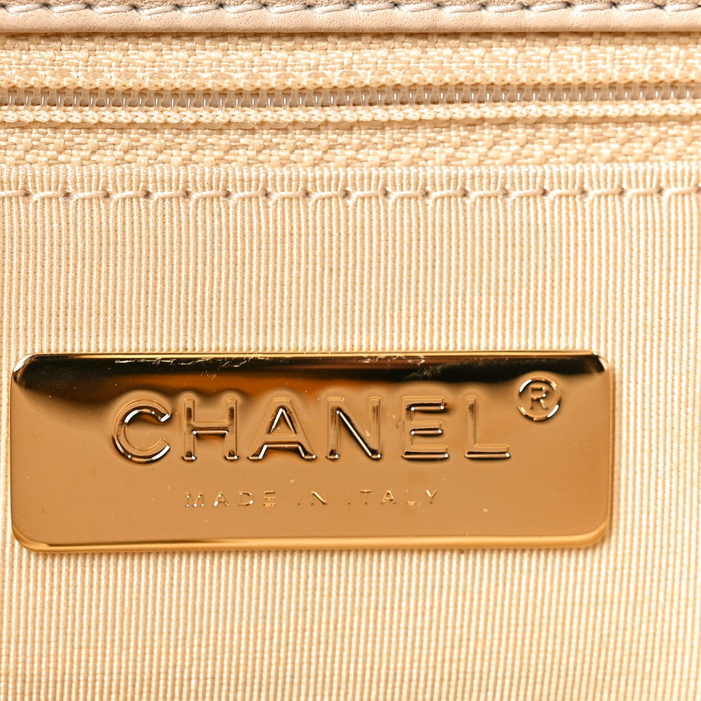 Lambskin Quilted Maxi Chanel 19 Flap Beige