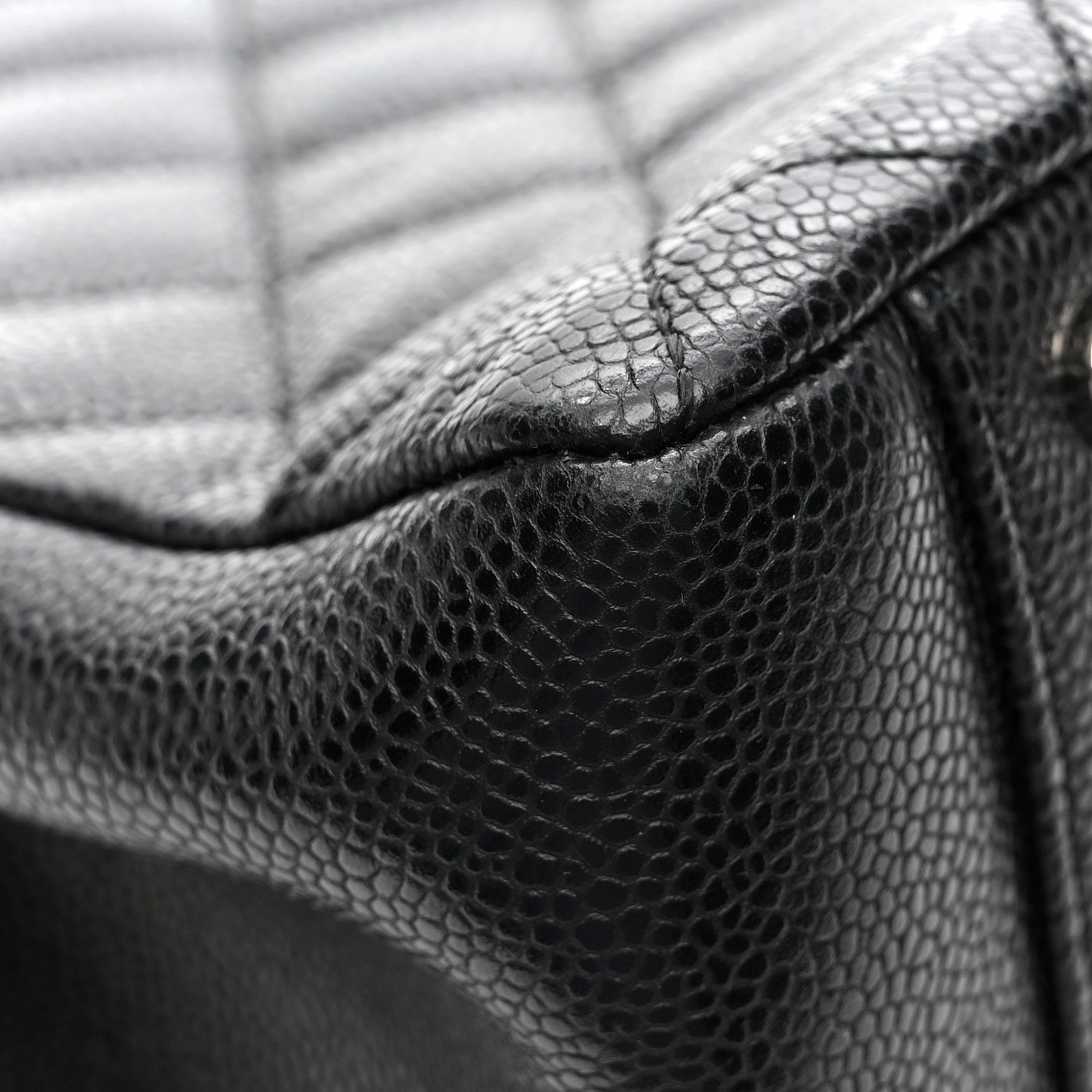 Caviar Quilted XL Grand Shopping Tote GST Black