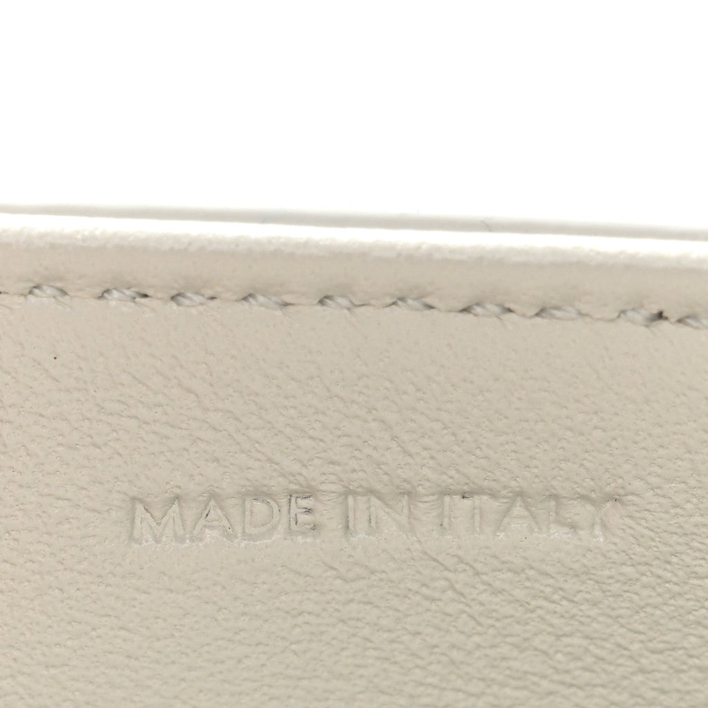 Shiny Calfskin Teen Triomphe Chalk