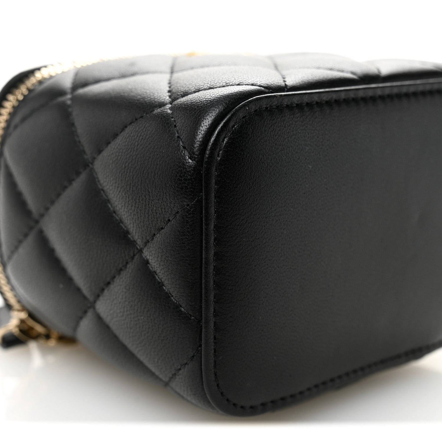 Lambskin Quilted Mini Pearl Crush Vanity Case With Chain Black