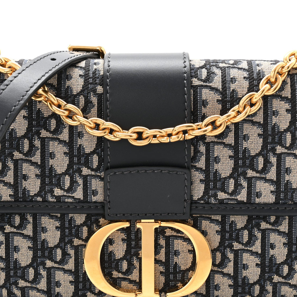 Oblique 30 Montaigne Chain Flap Bag Blue
