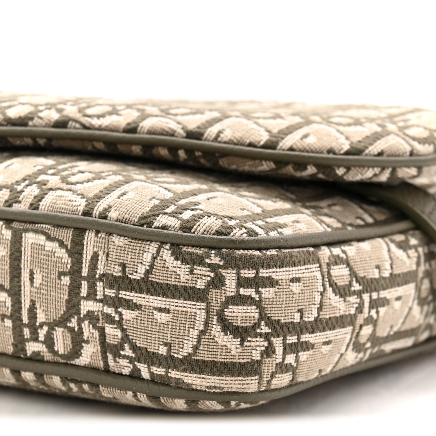 Oblique Saddle Triple Pouch Green