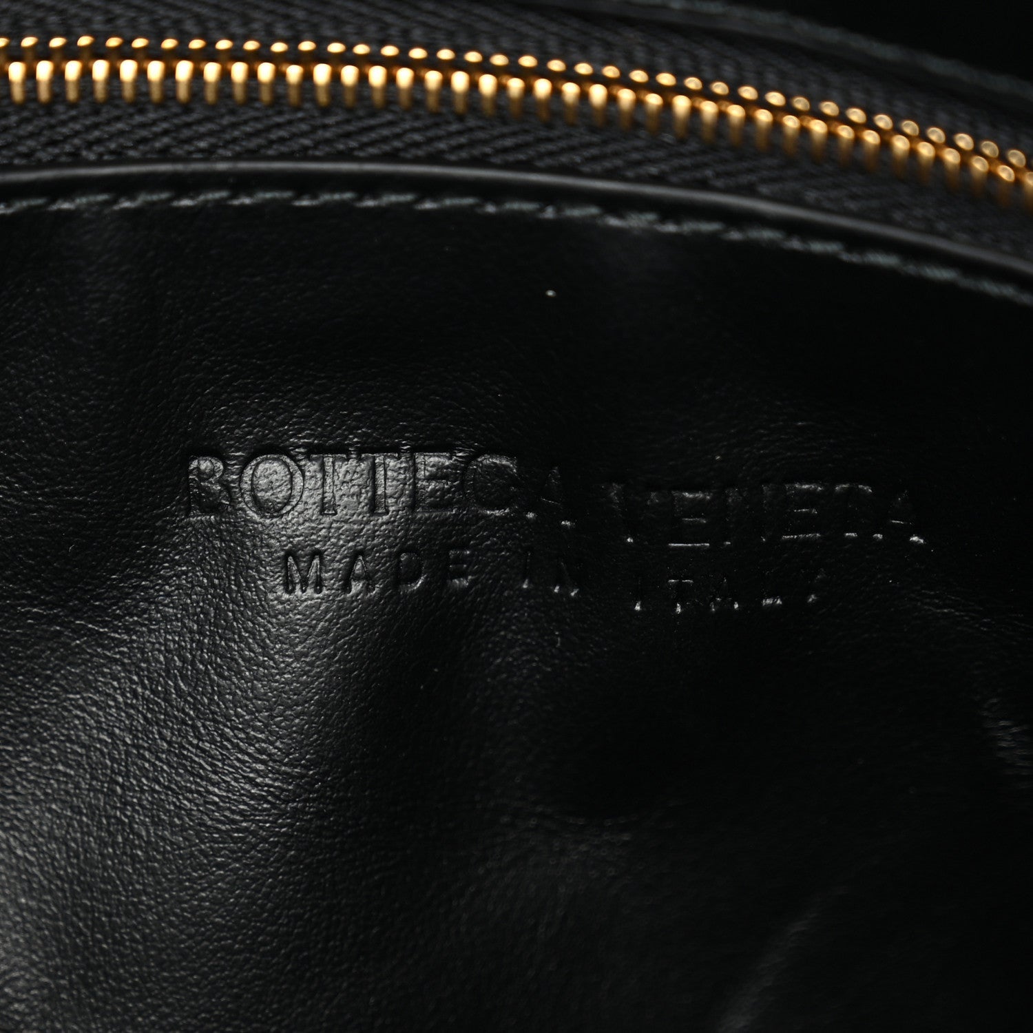Calfskin Intrecciato Small Hop Black