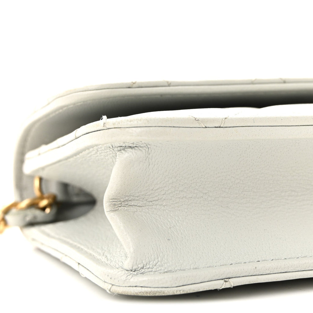 Lambskin Pearl Crush Quilted Flap Phone Holder With Chain Light Grey