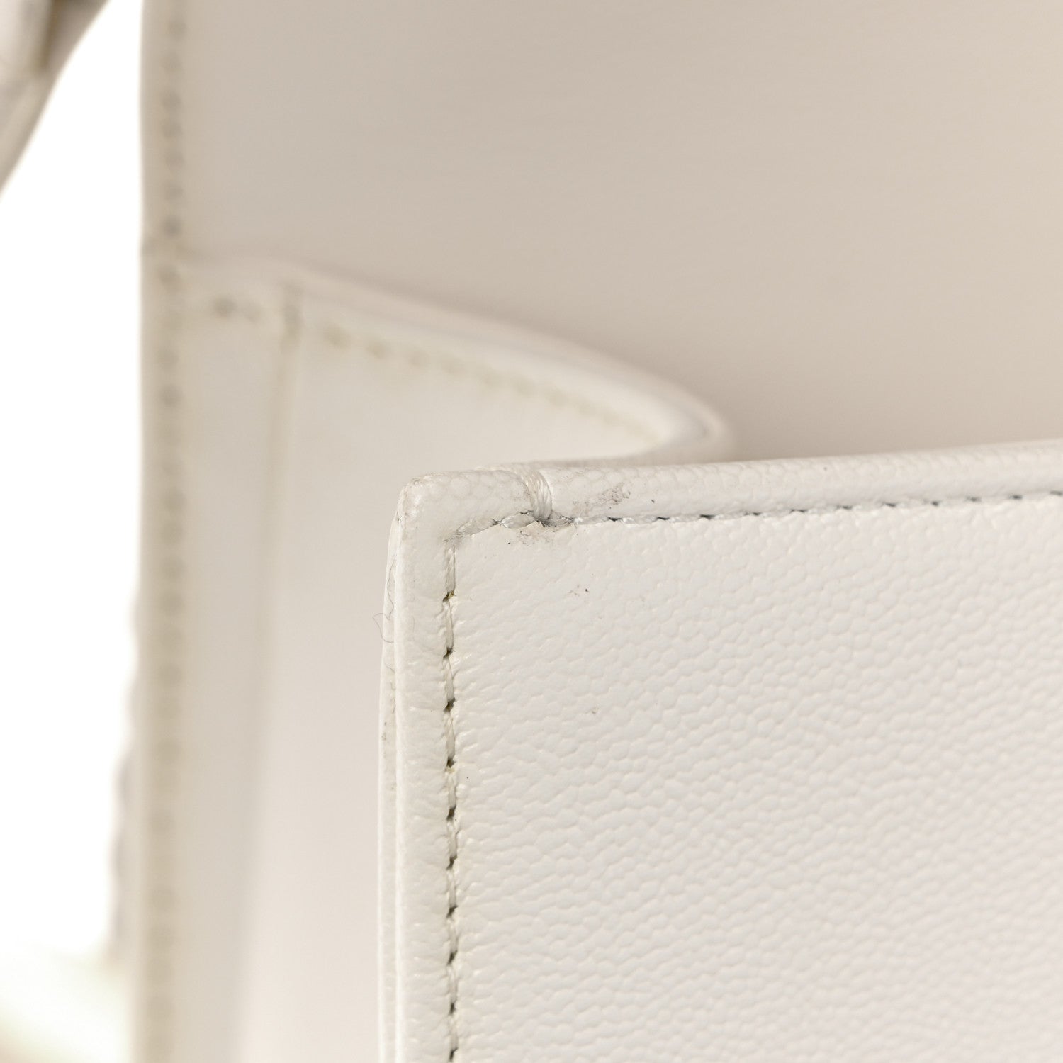 Caviar Quilted Medium Boy Flap White