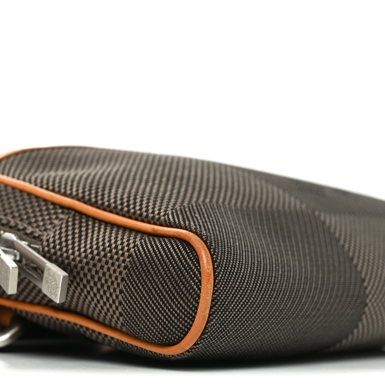 Damier Geant Acrobat Terre