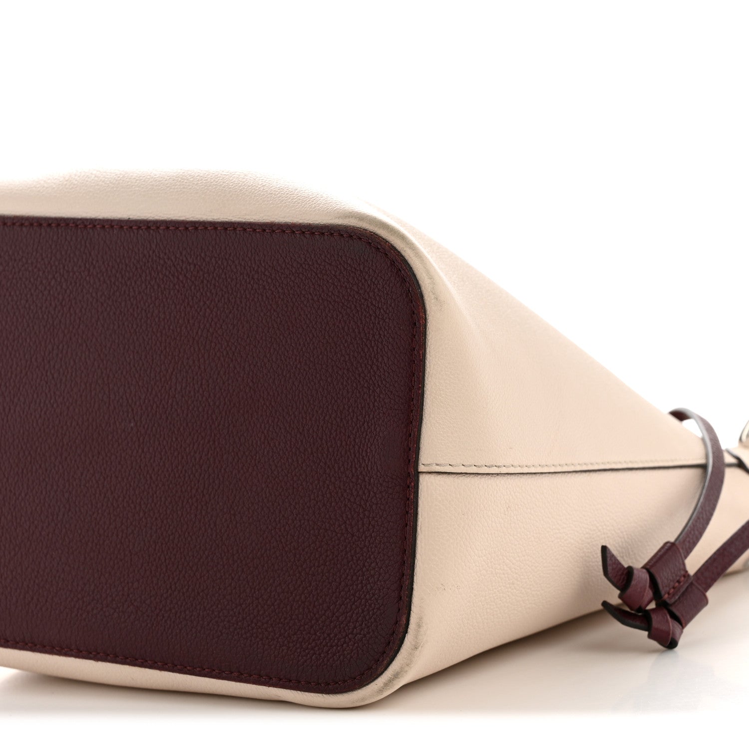 Calfskin Lockme Bucket Soie Quartz Calla