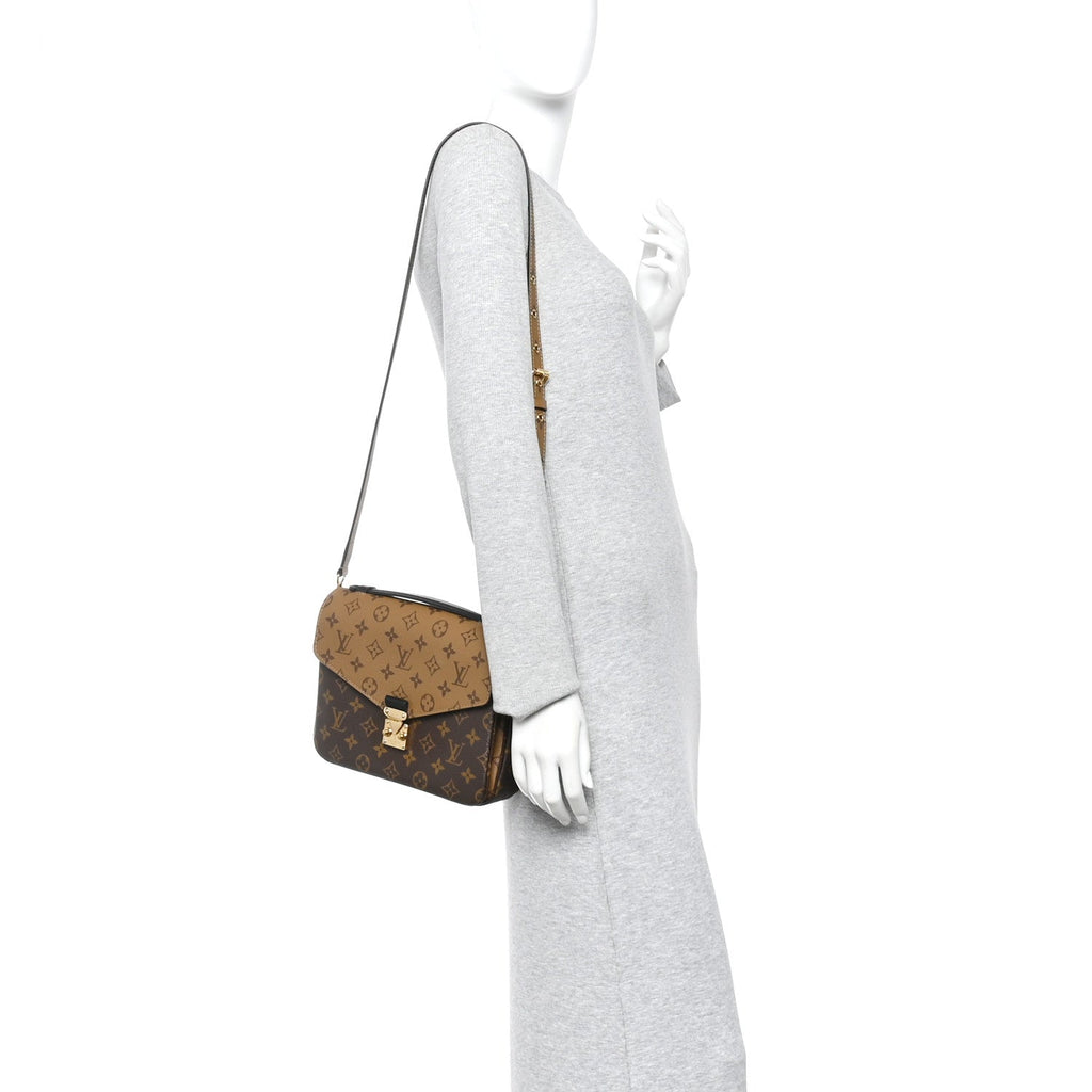 Reverse Monogram Pochette Metis