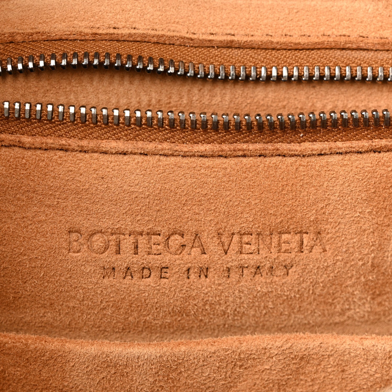 French Calfskin Maxi Intrecciato Arco 33 Bianco