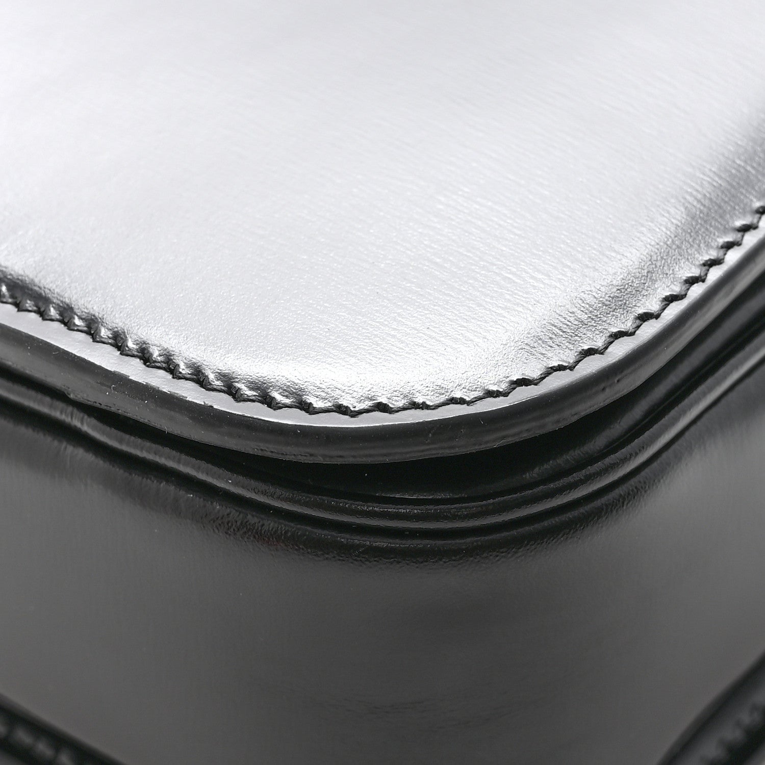 Shiny Calfskin Medium Triomphe Black