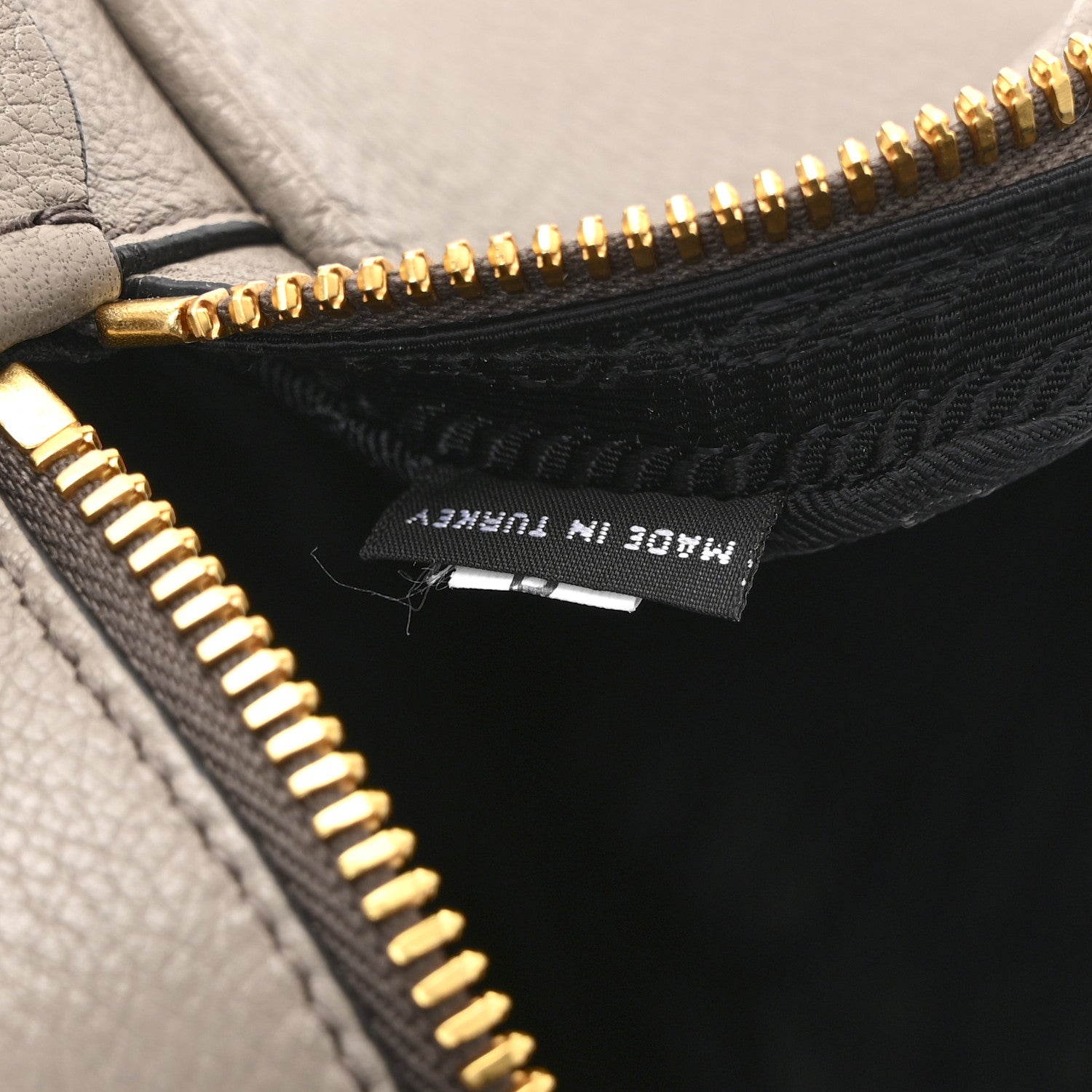 Vitello Phenix Camera Bag Argilla