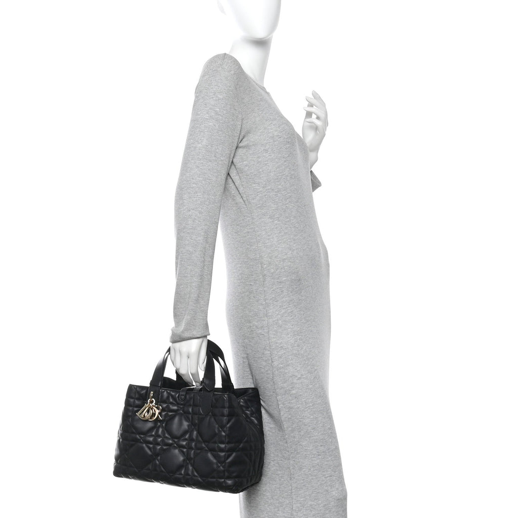 Calfskin Macrocannage Medium Toujours Black