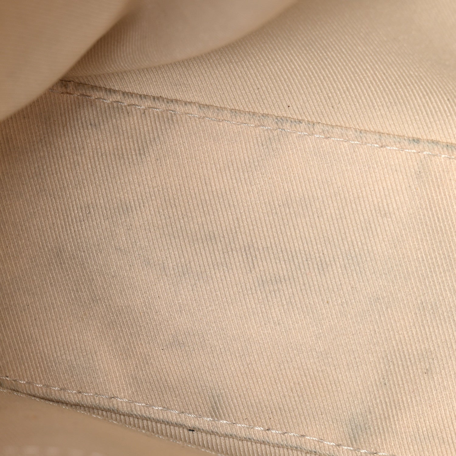 Monogram Saintonge Creme