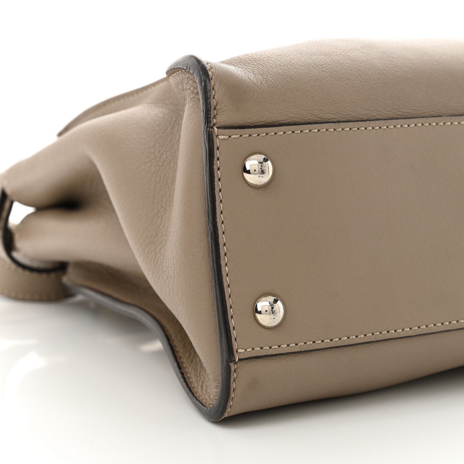 Vitello Seta Shiny Nappa Elaphe Medium Peekaboo Iconic Satchel Tortora Natural Ebano