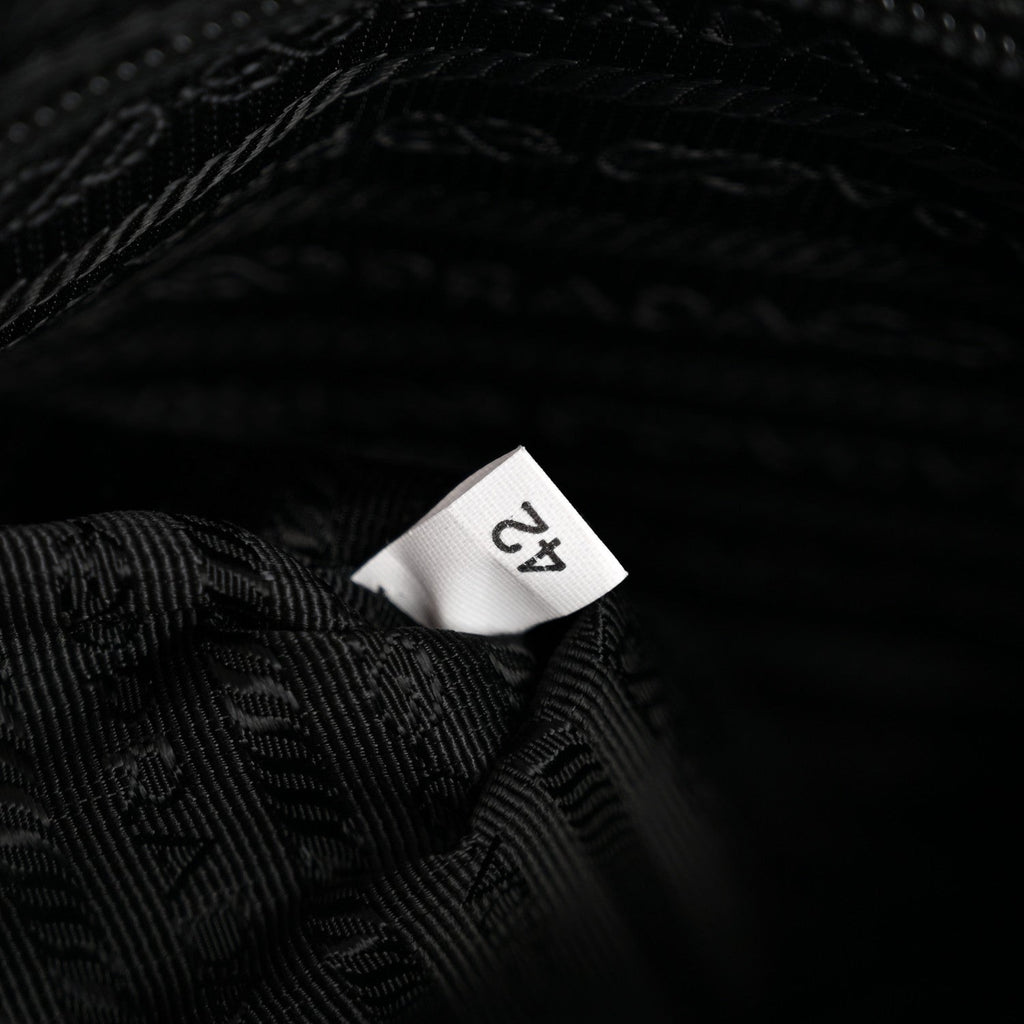 Re-Nylon Vela Pouch Black