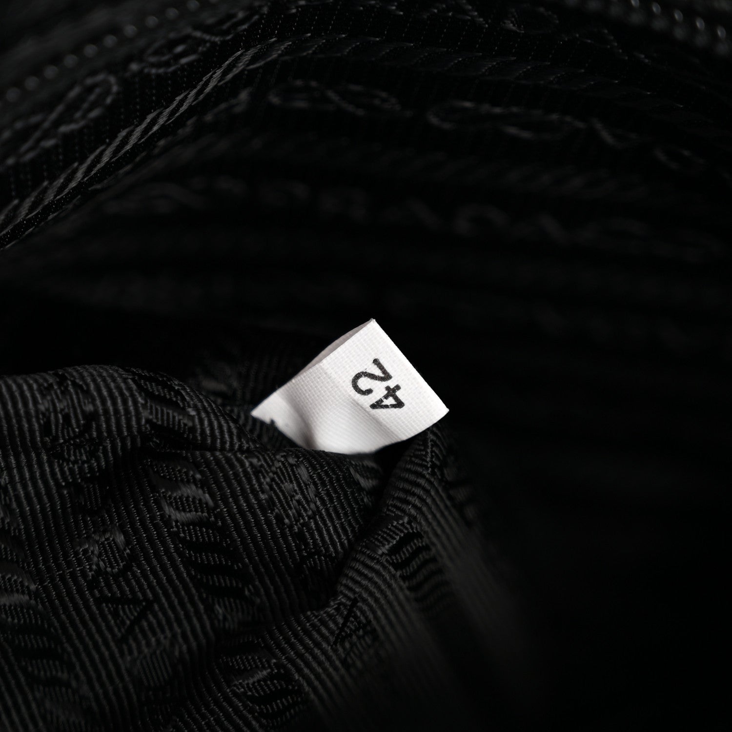 Re-Nylon Vela Pouch Black