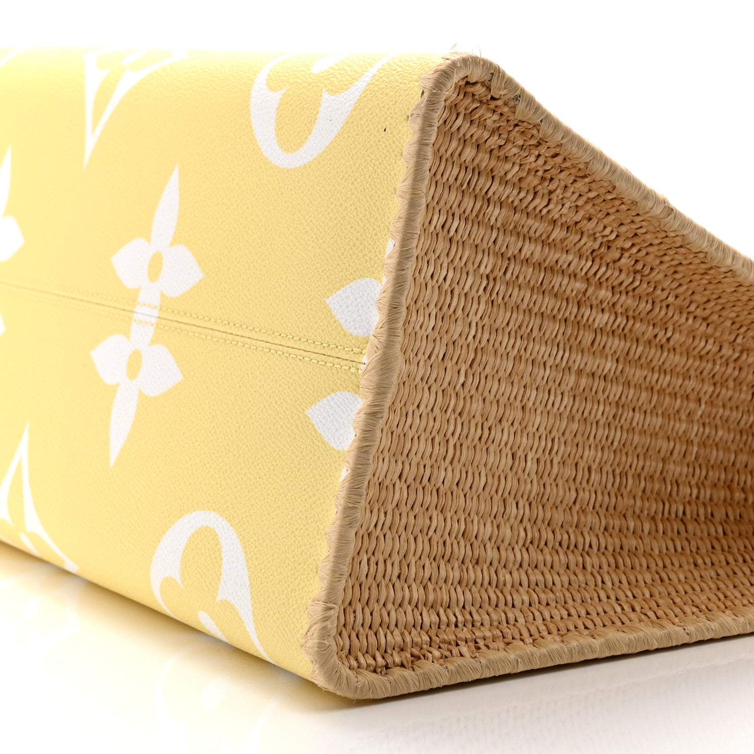 Monogram Giant By The Pool Okinawa Onthego GM Light Pink