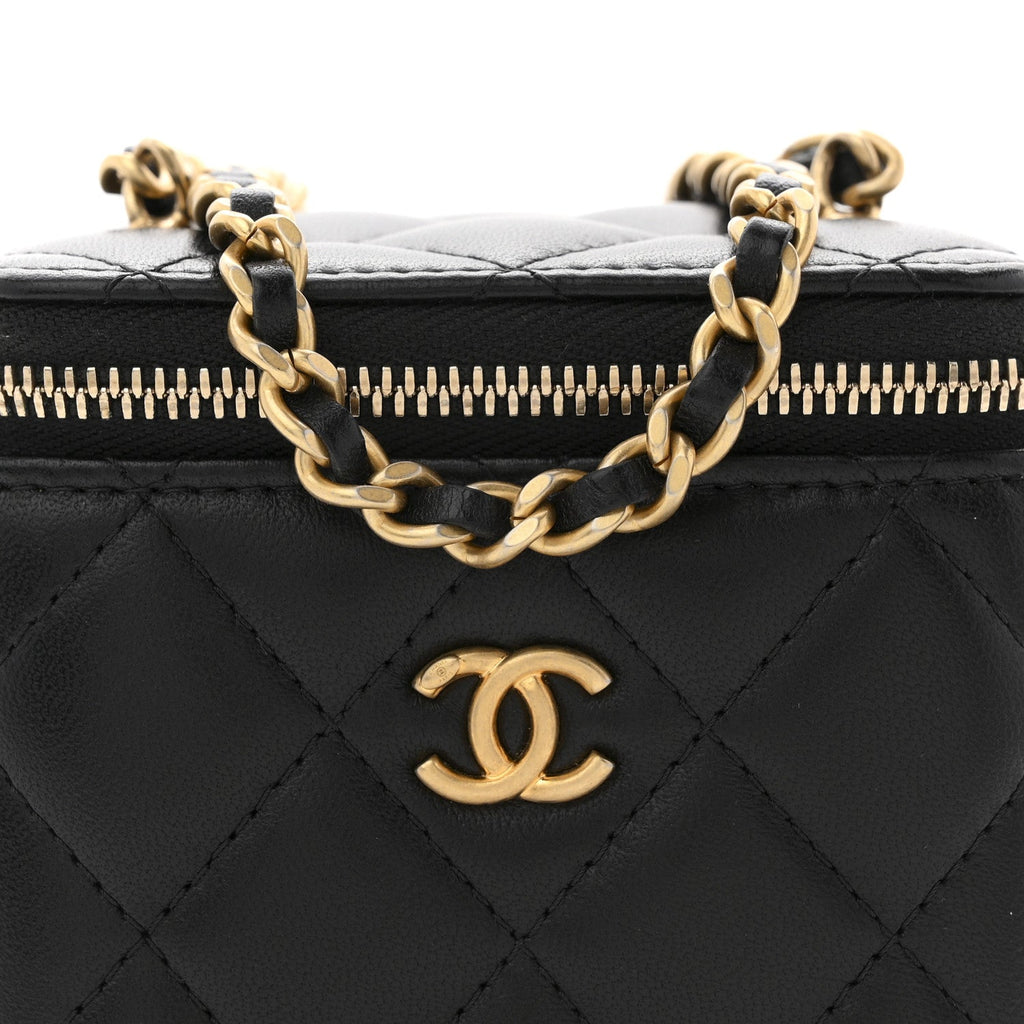 Lambskin Quilted Mini Pearl Crush Vanity Case With Chain Black