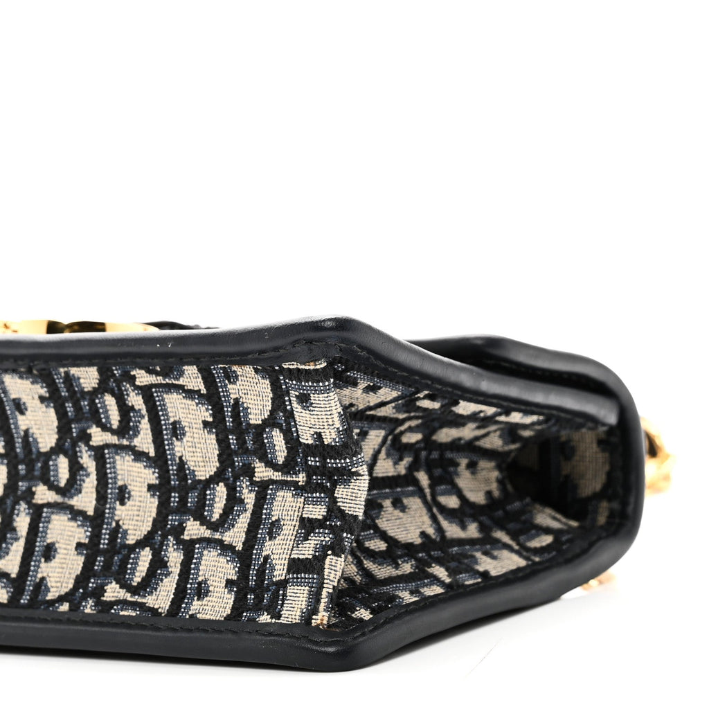 Oblique 30 Montaigne East West Chain Flap Bag Blue