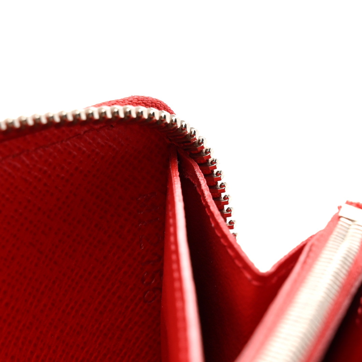 Epi Zippy Wallet Carmine