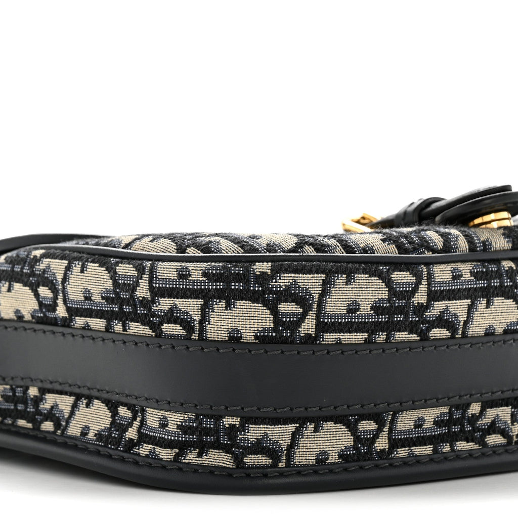 Oblique Medium Bobby Flap Blue