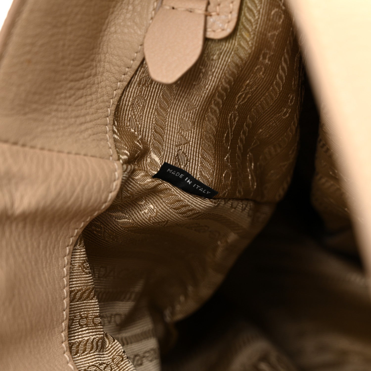 Vitello Daino Side Pocket Hobo Sabbia