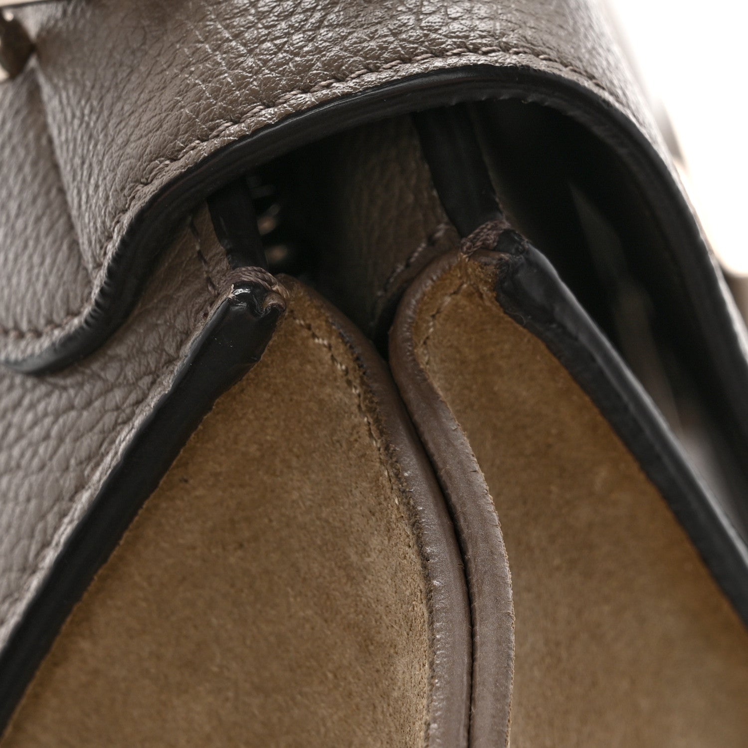 Drummed Calfskin Suede Large Trapeze Souris