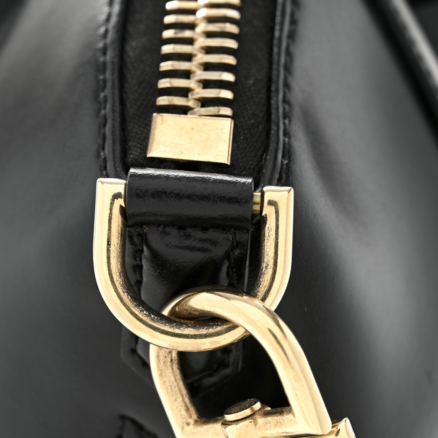 Shiny Lord Calfskin Medium Antigona Black