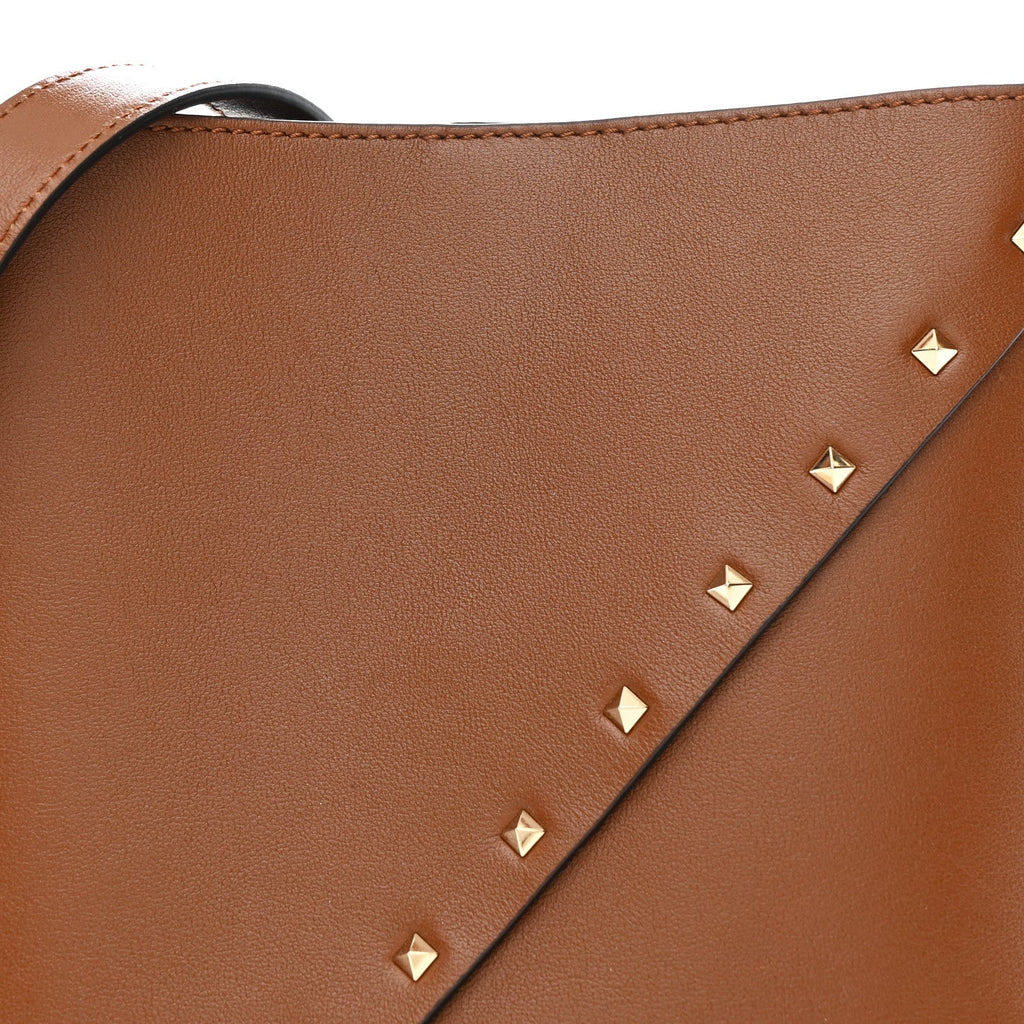 Calfskin Rockstud Wispy Bucket Bag Tobacco