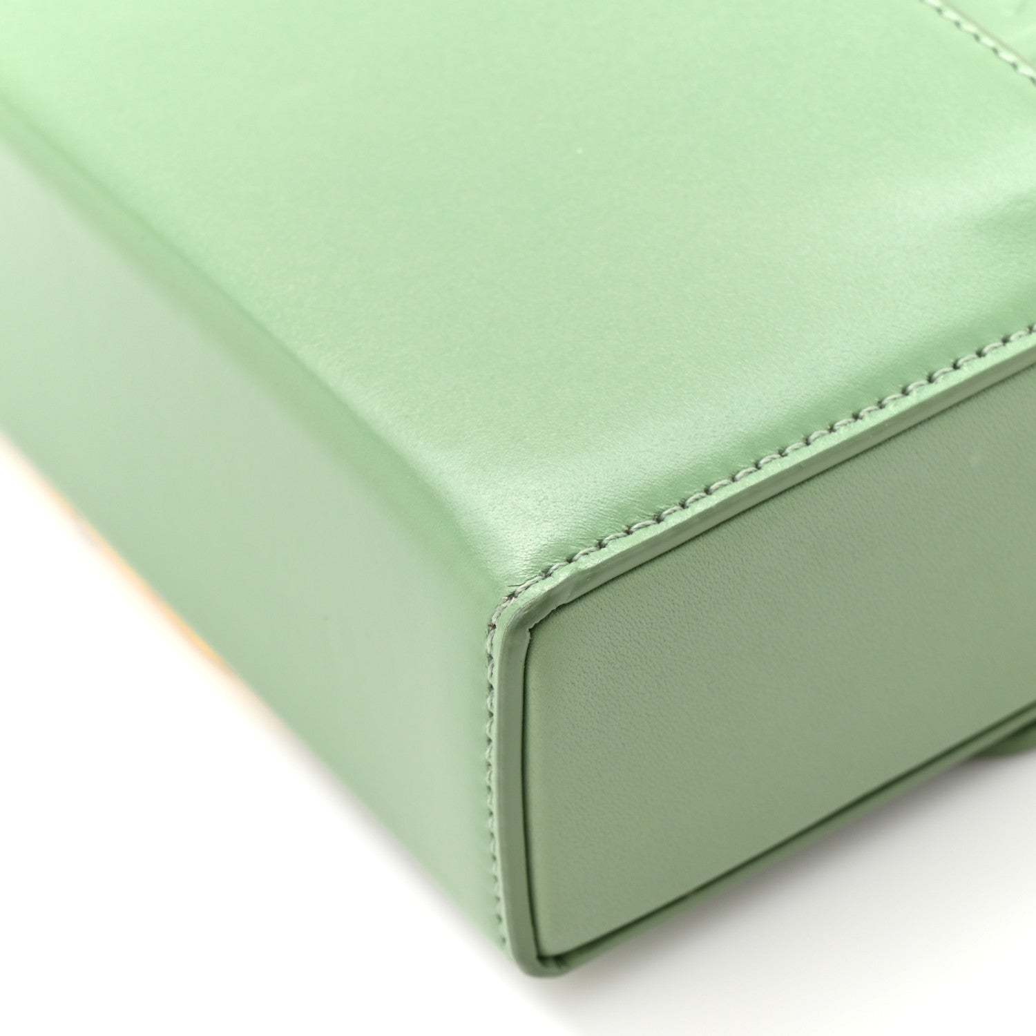 Box Calfskin 30 Montaigne Box Bag Mint Green
