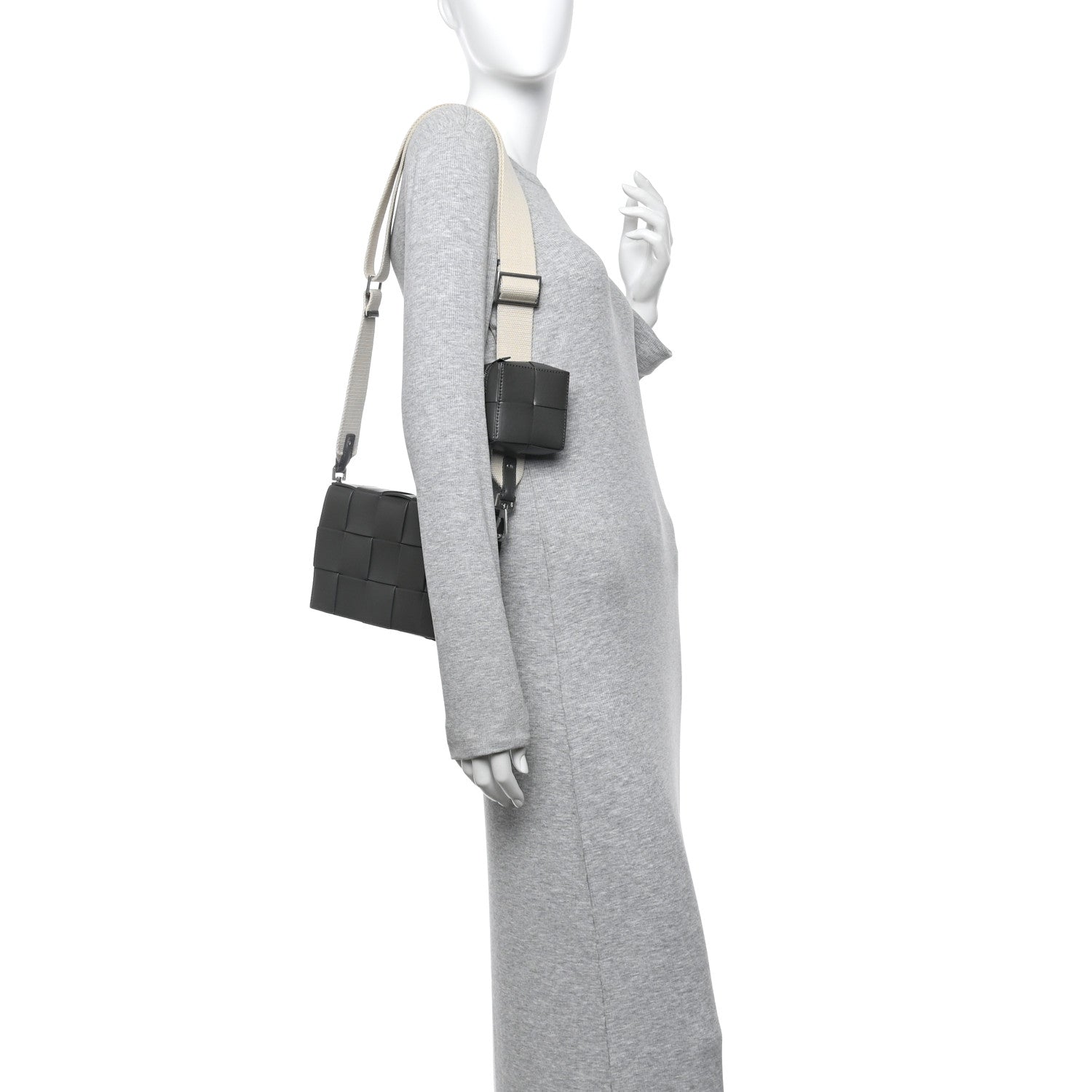 Calfskin Maxi Intrecciato Versatile Cassette Bag Thunder