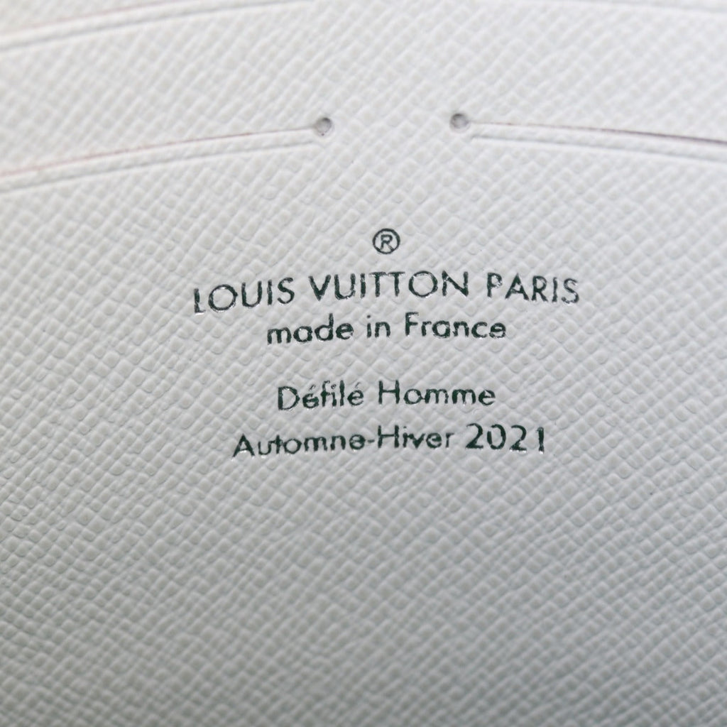 Louis Vuitton Pochette Voyage MM Everyday Signature