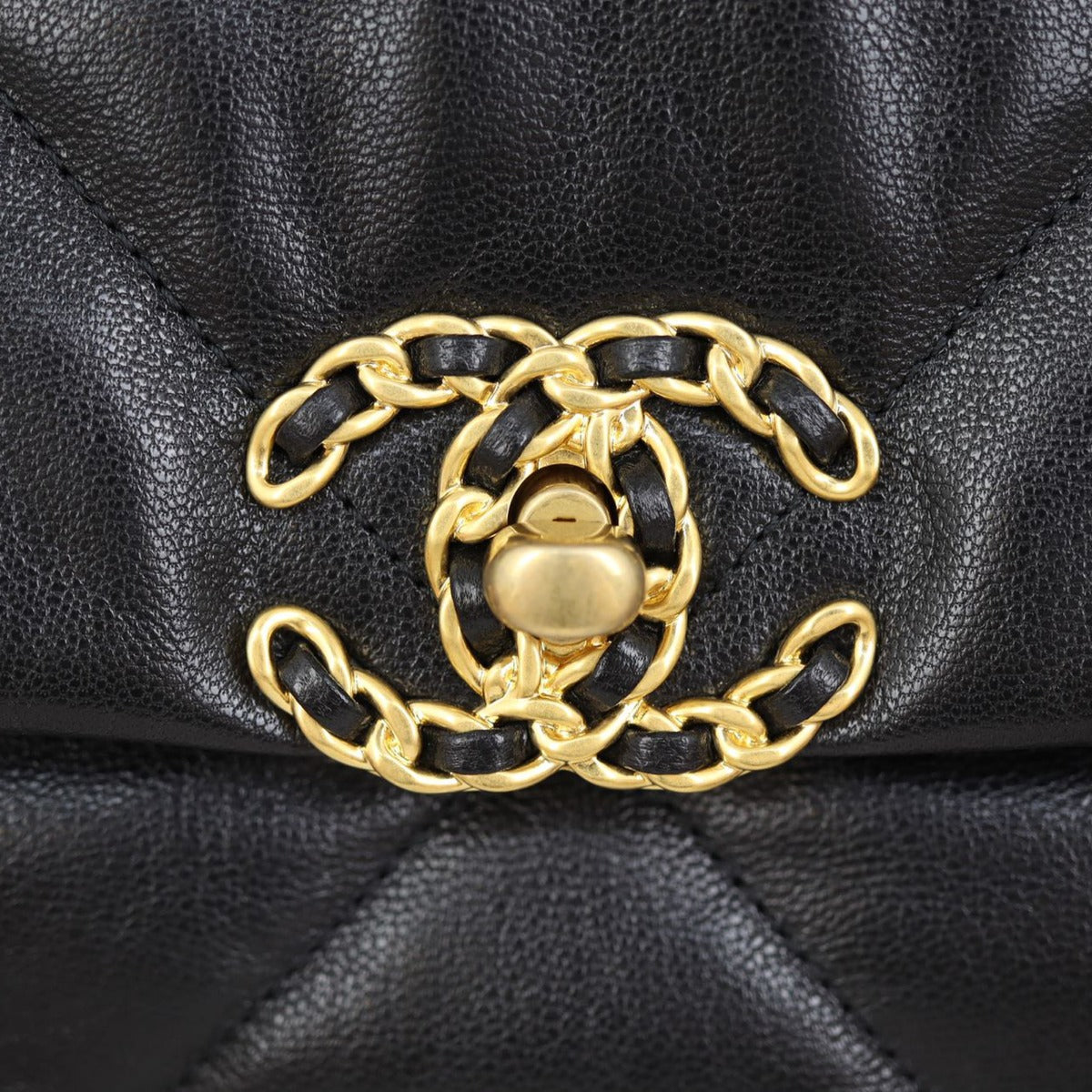 Chanel 19 Flap Bag Medium | 29 Series