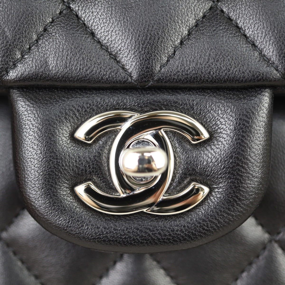 Chanel Classic Double Flap Medium | 20 Series
